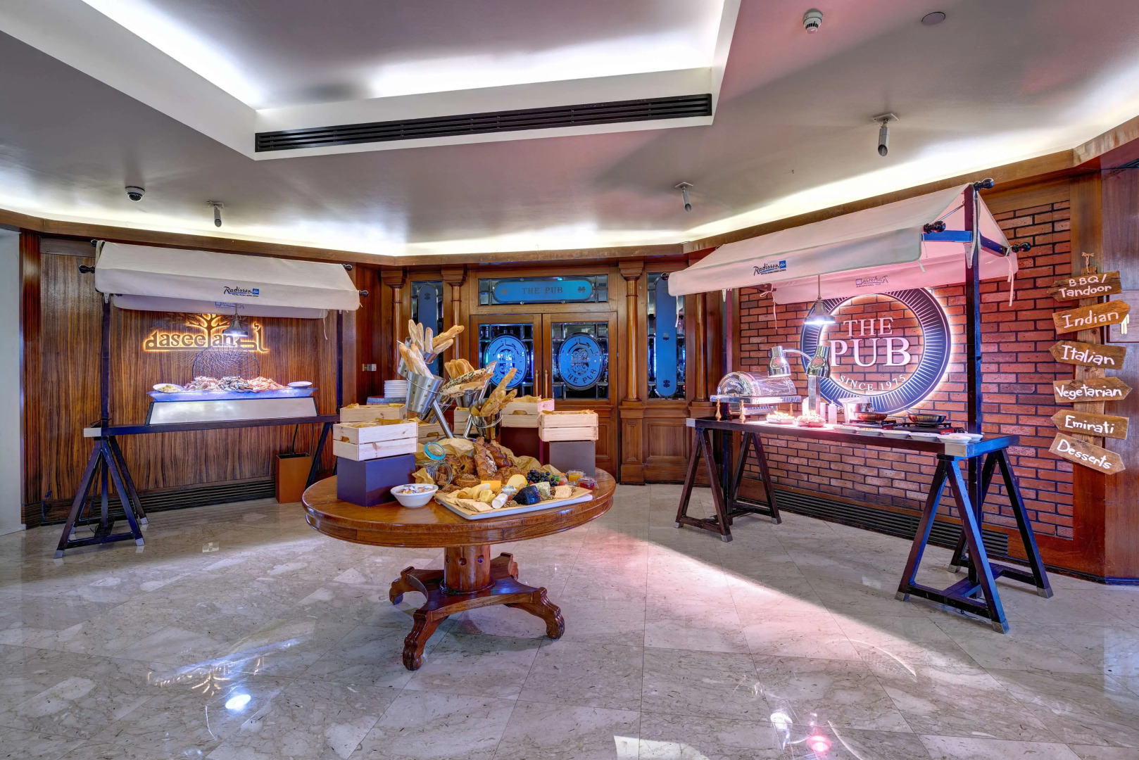 Radisson Blu Hotel, Dubai Deira Creek