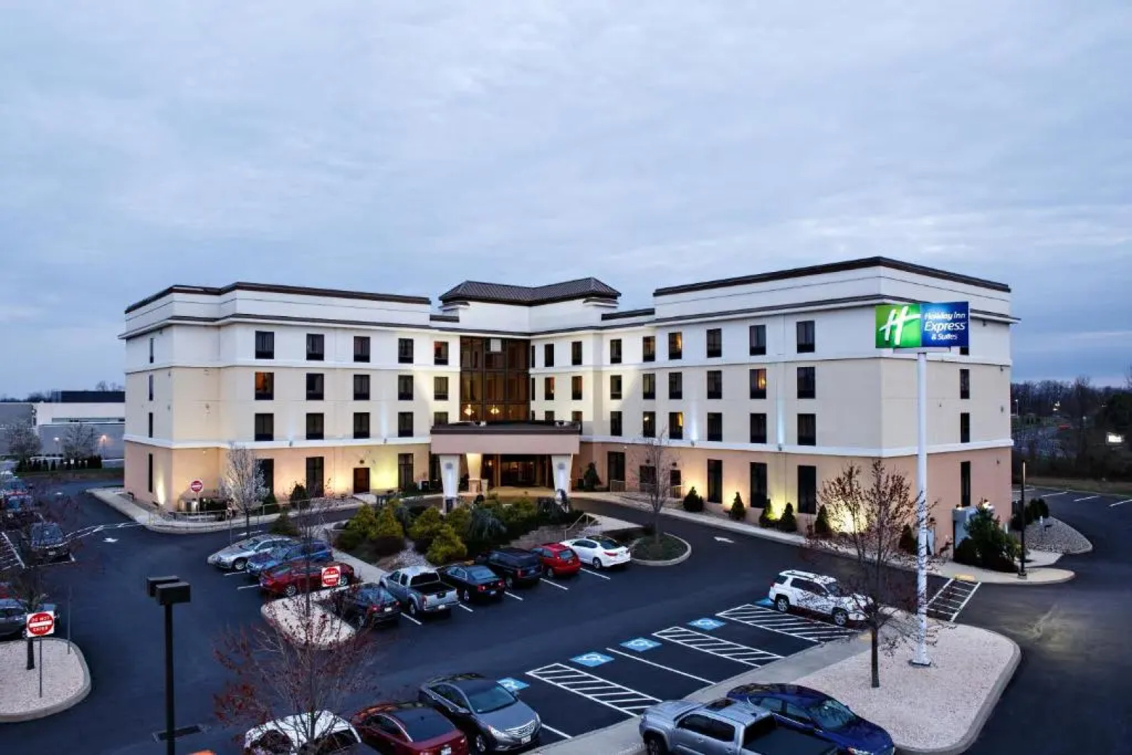 Holiday Inn Express Hotel & Suites Harrisburg West by IHG