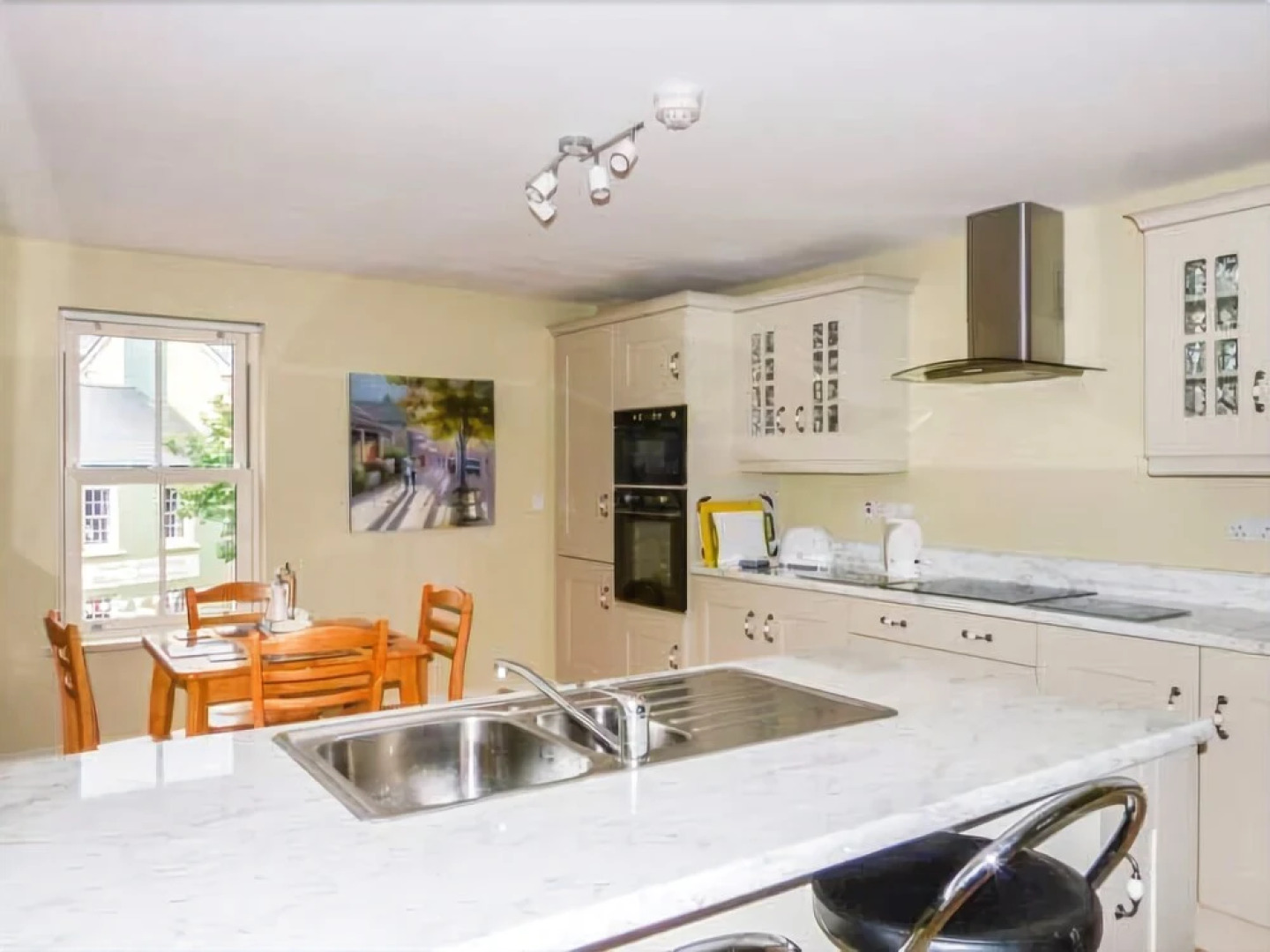 Central Ardara Riverside Apartment