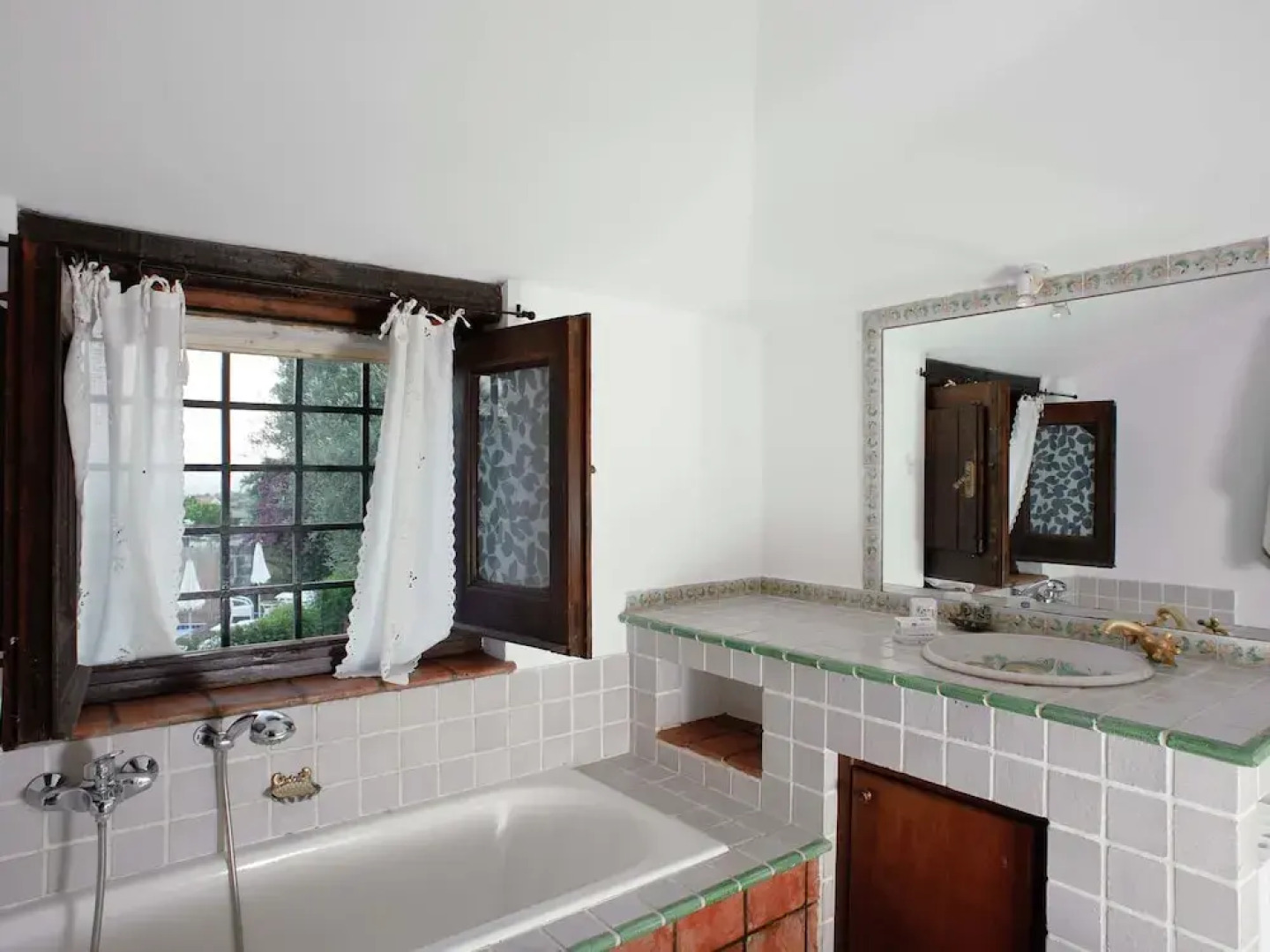 Beautiful Apartment in Beautiful Hamlet Attractive Decor and Communal Pool