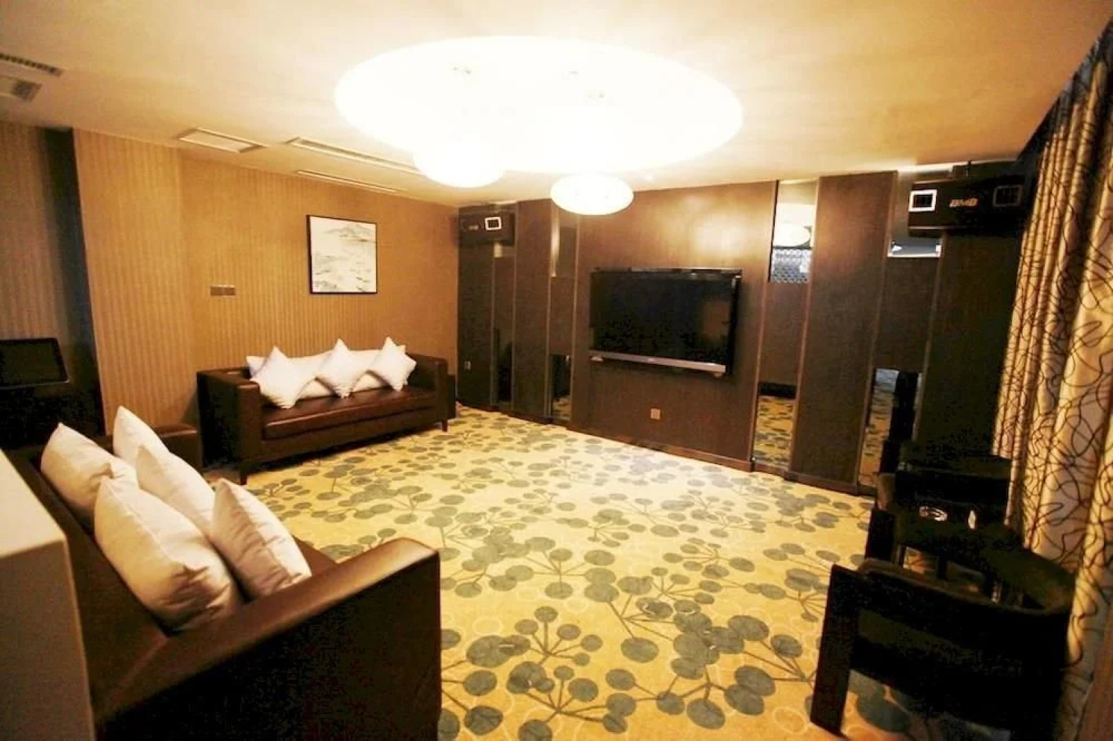 H Exquisite Hotel