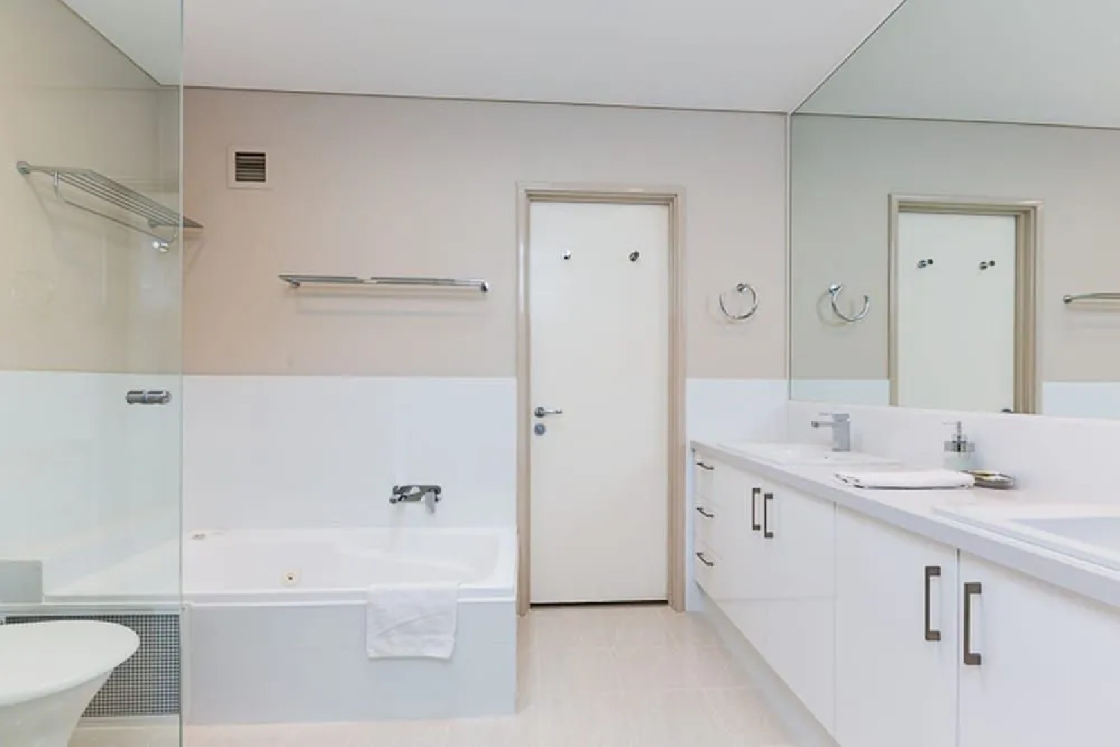 The White Pearl Penthouse