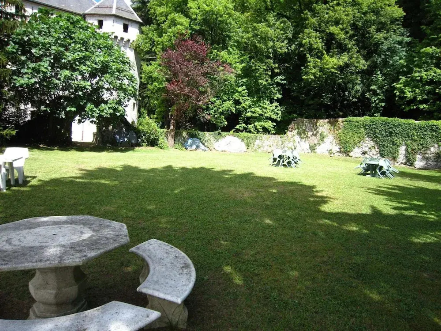 Renovated Castle Apartment With Swimming Pool