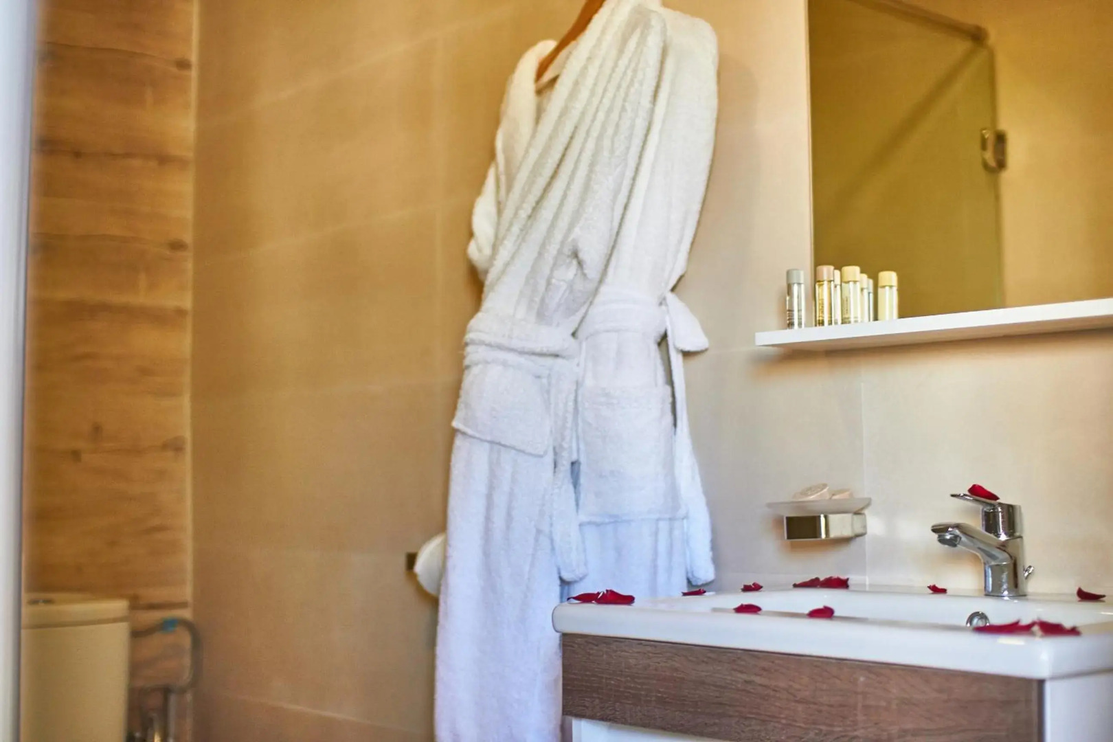 Mabrouk Hotel And Suites