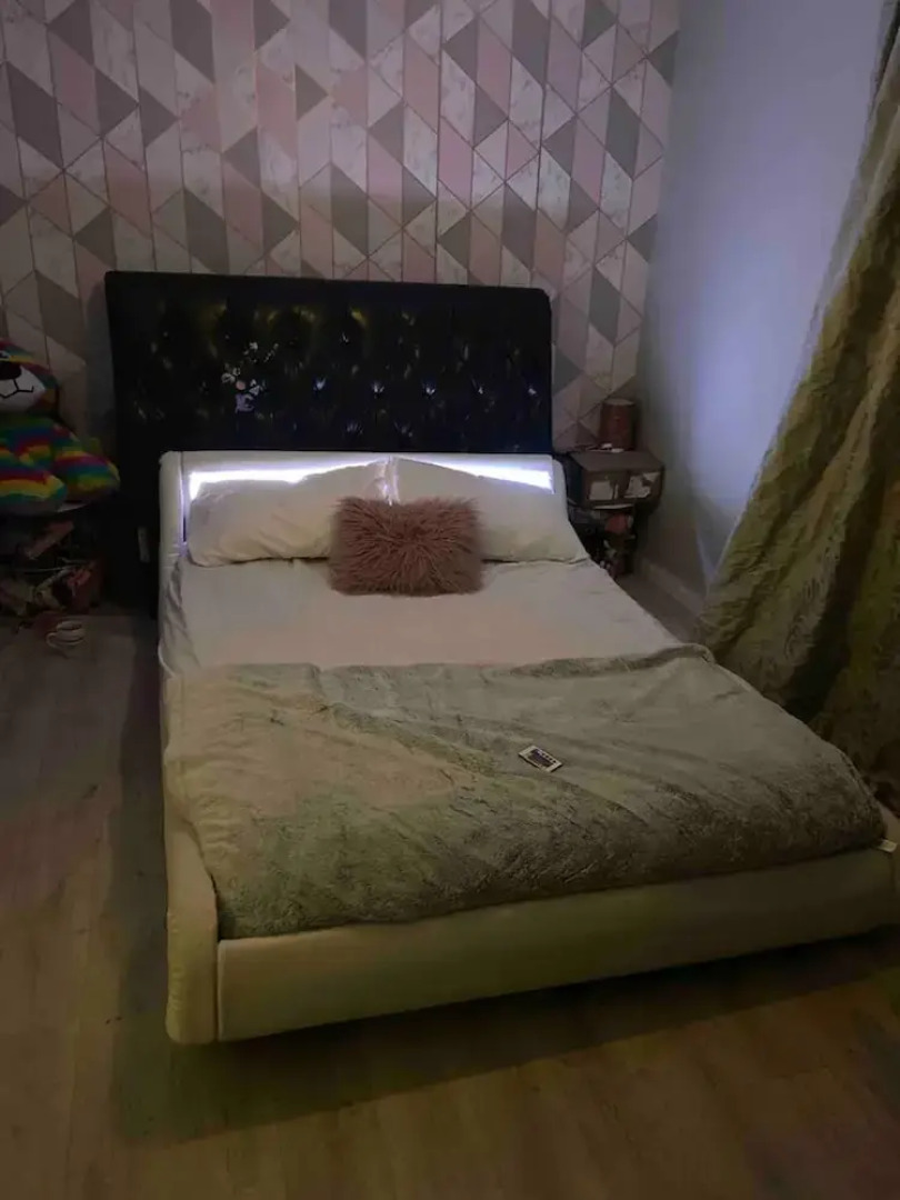 Stunning Apartment In Smethwick, West Midlands