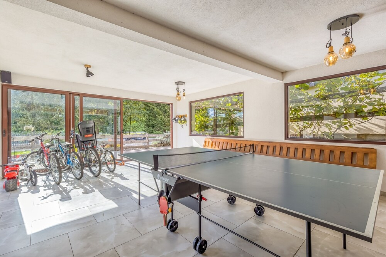 Pool Suite Sunflower