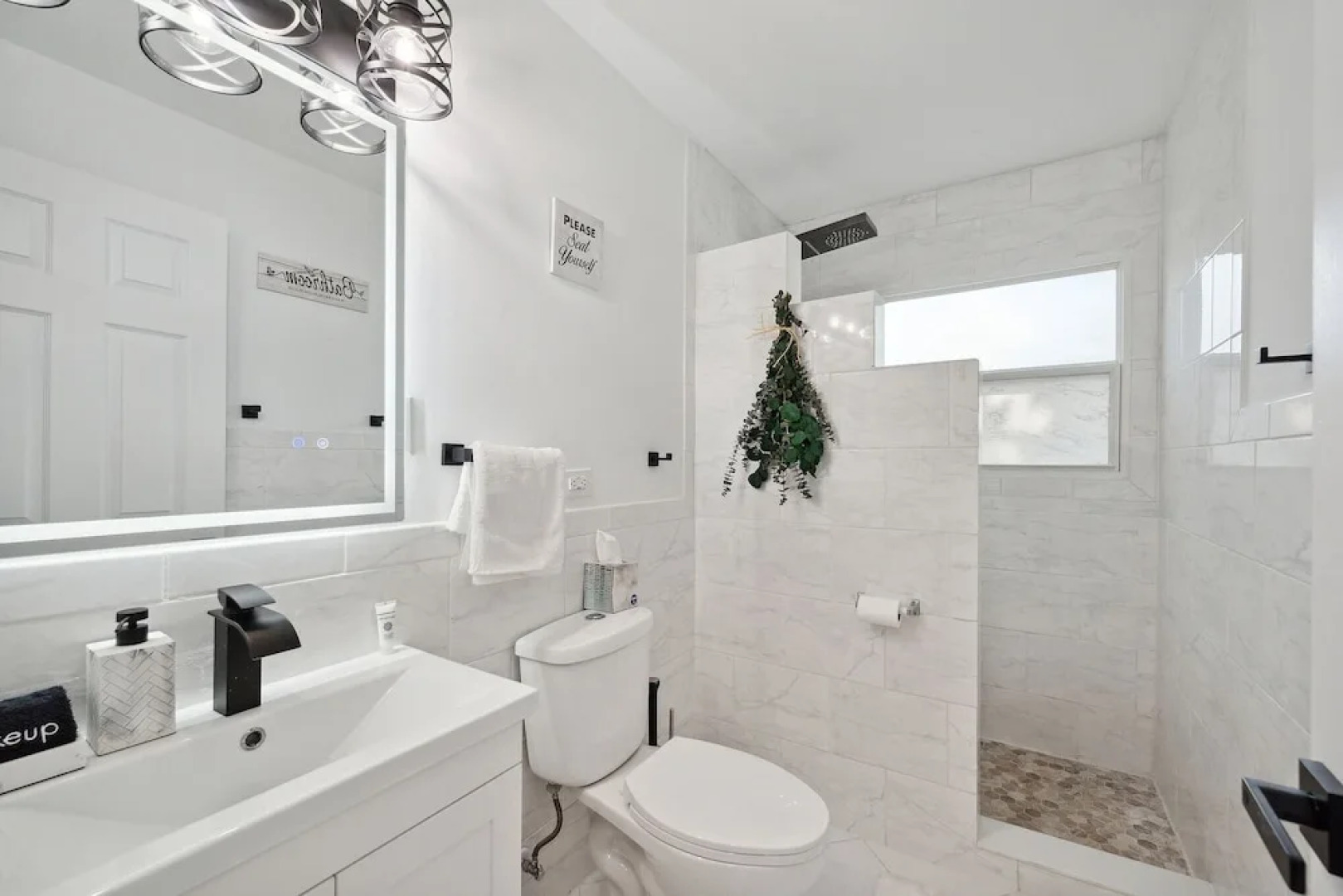 Charming Contemporary Family Home 3 Bedroom Home by RedAwning