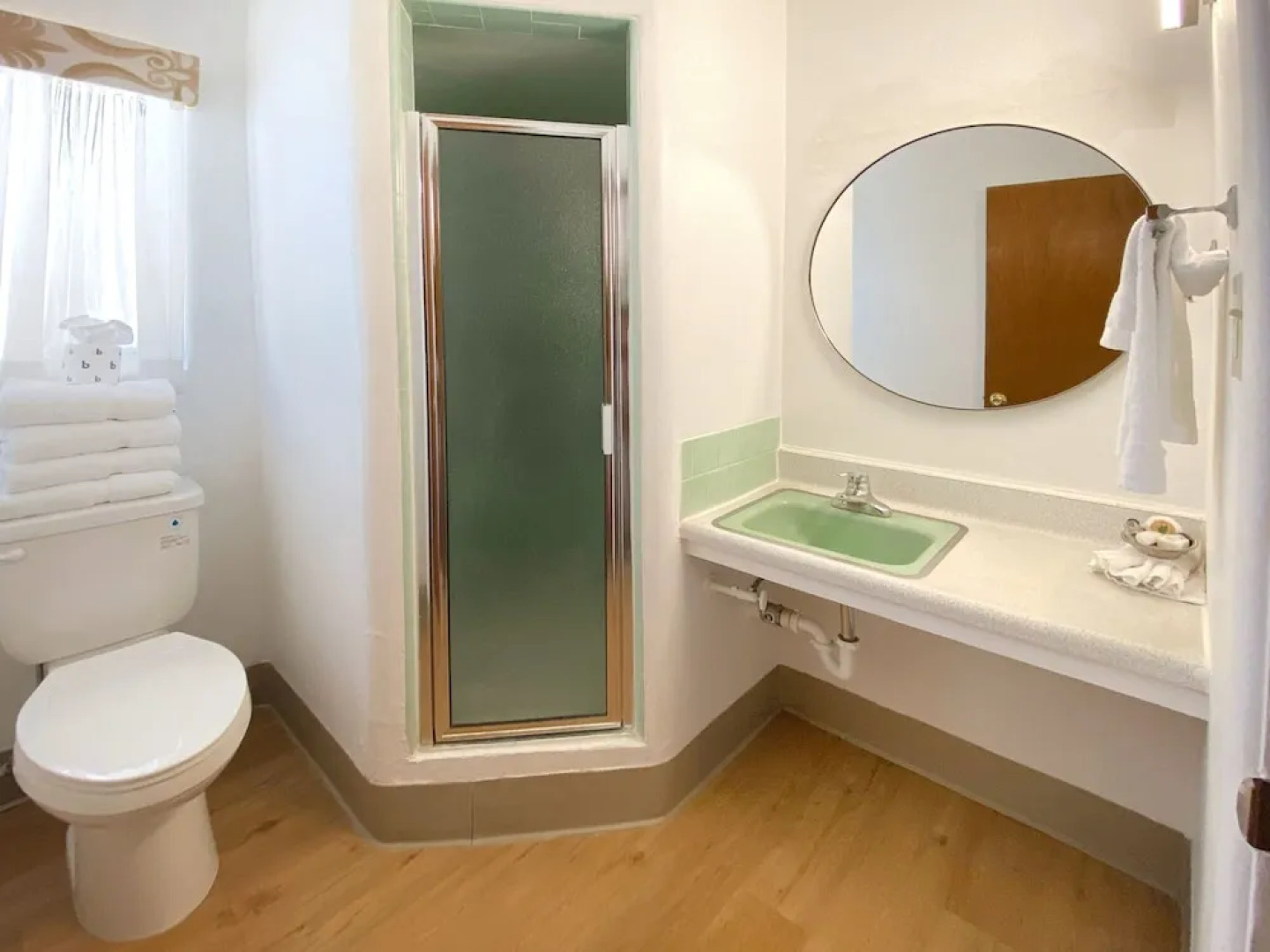 Piazza's Pine Cone Inn