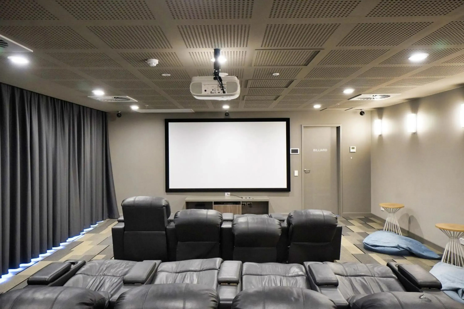 Luxury 2 Bedroom Apartment - Adelaide CBD