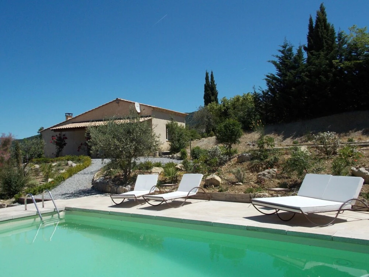 Spacious Holiday Home with Swimming Pool in Montaulieu