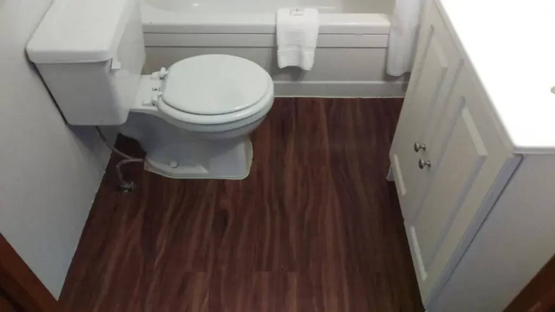 Bay Lake Inn (Frontiersman Motel)