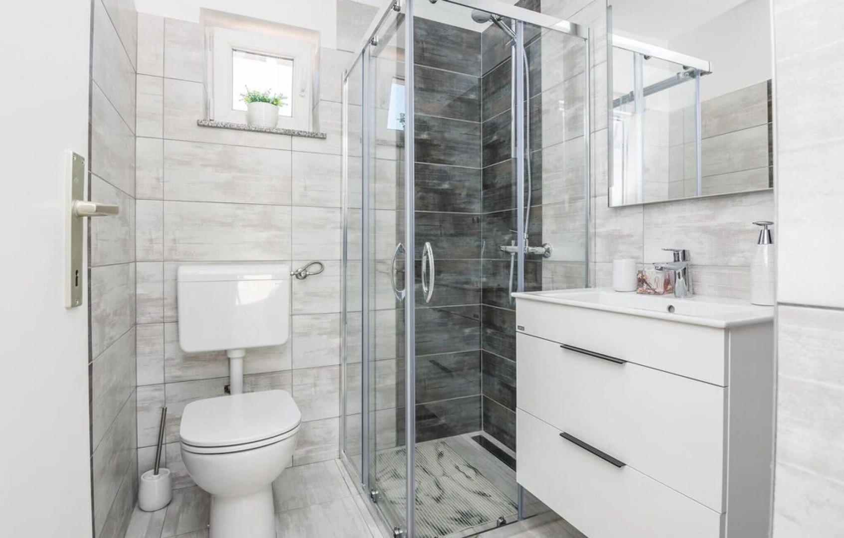 Beautiful Home in Donje Rastane With 3 Bedrooms, Wifi and Outdoor Swimming Pool