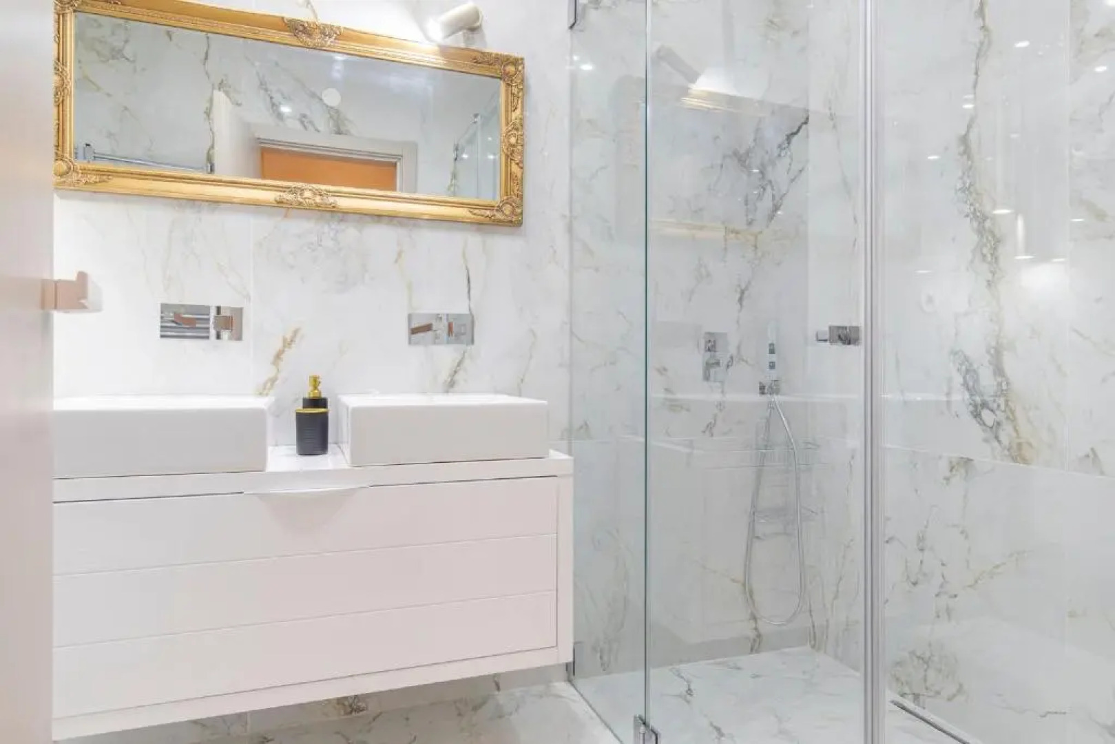 Deluxe 2BDR Apartment in Carcavelos by LovelyStay