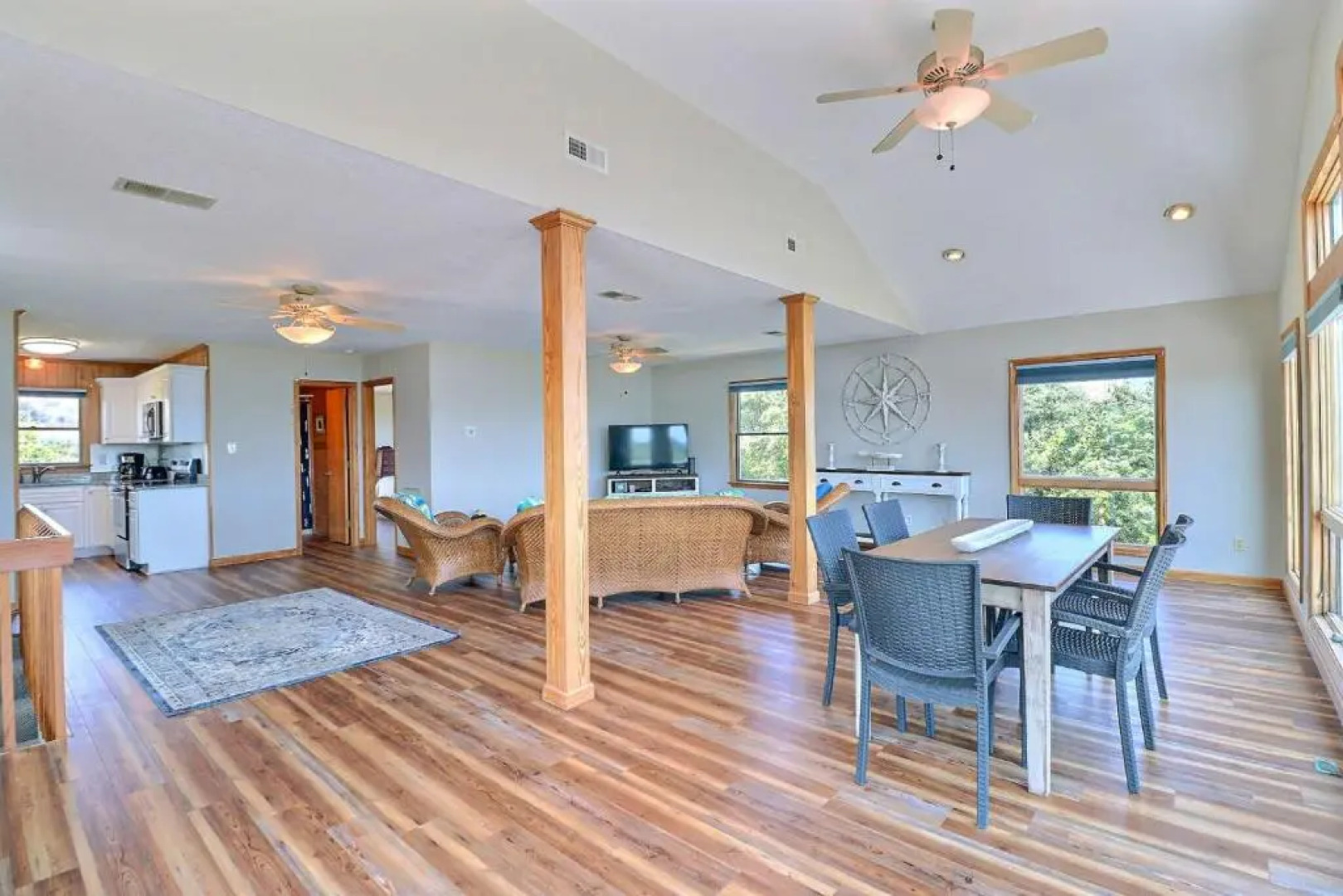 4062 Dennas Favorite Place 8 Min Walk to Beach