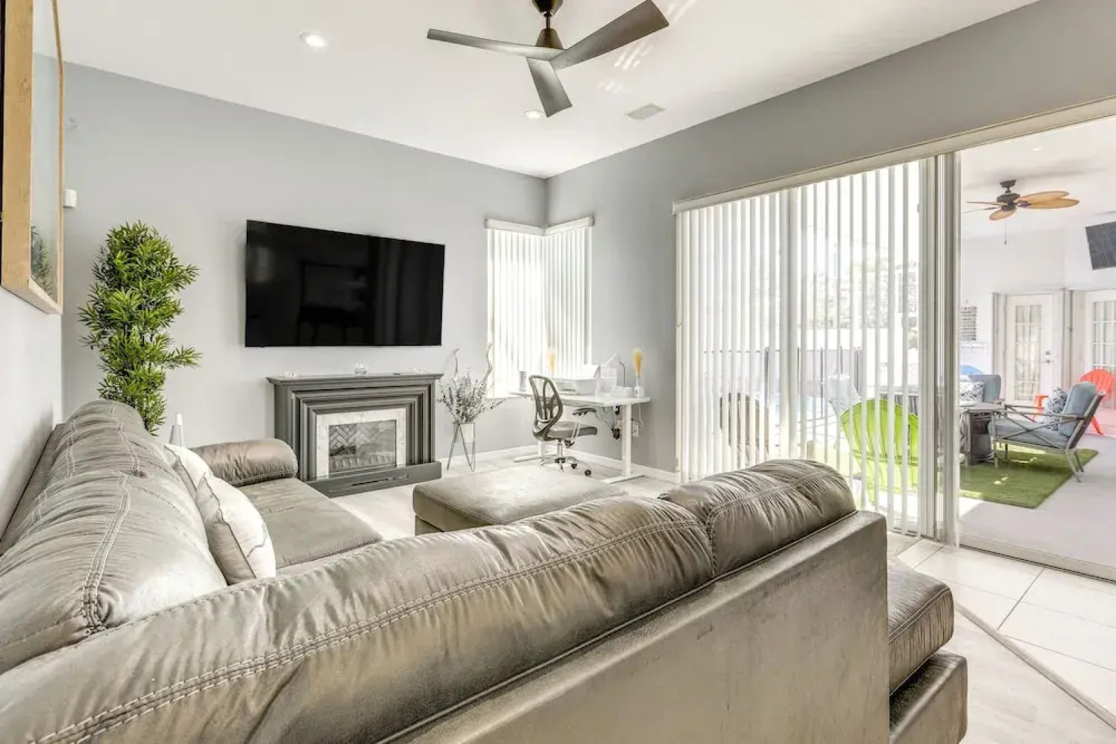 Heated Pool & Grill: Modern Port St Lucie Home