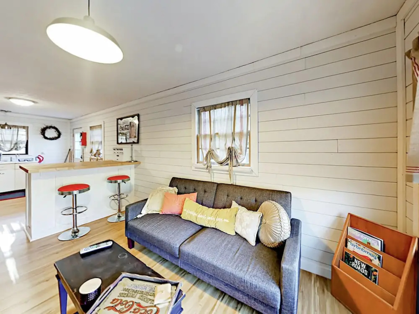 Retro-chic 1920s Bungalow - 2 Bedroom Cabin