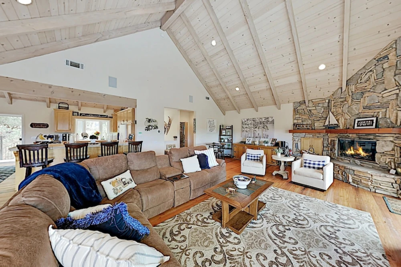 Bearfoot Lodge - Lake-view Escape W/ Private Decks 4 Bedroom Home