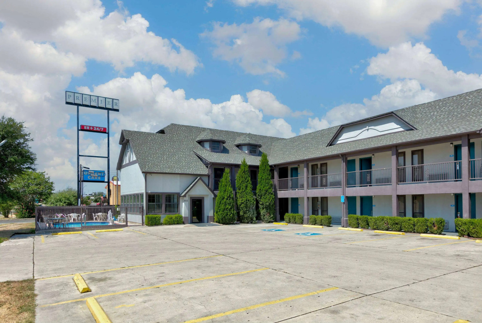 Howard Johnson by Wyndham San Marcos