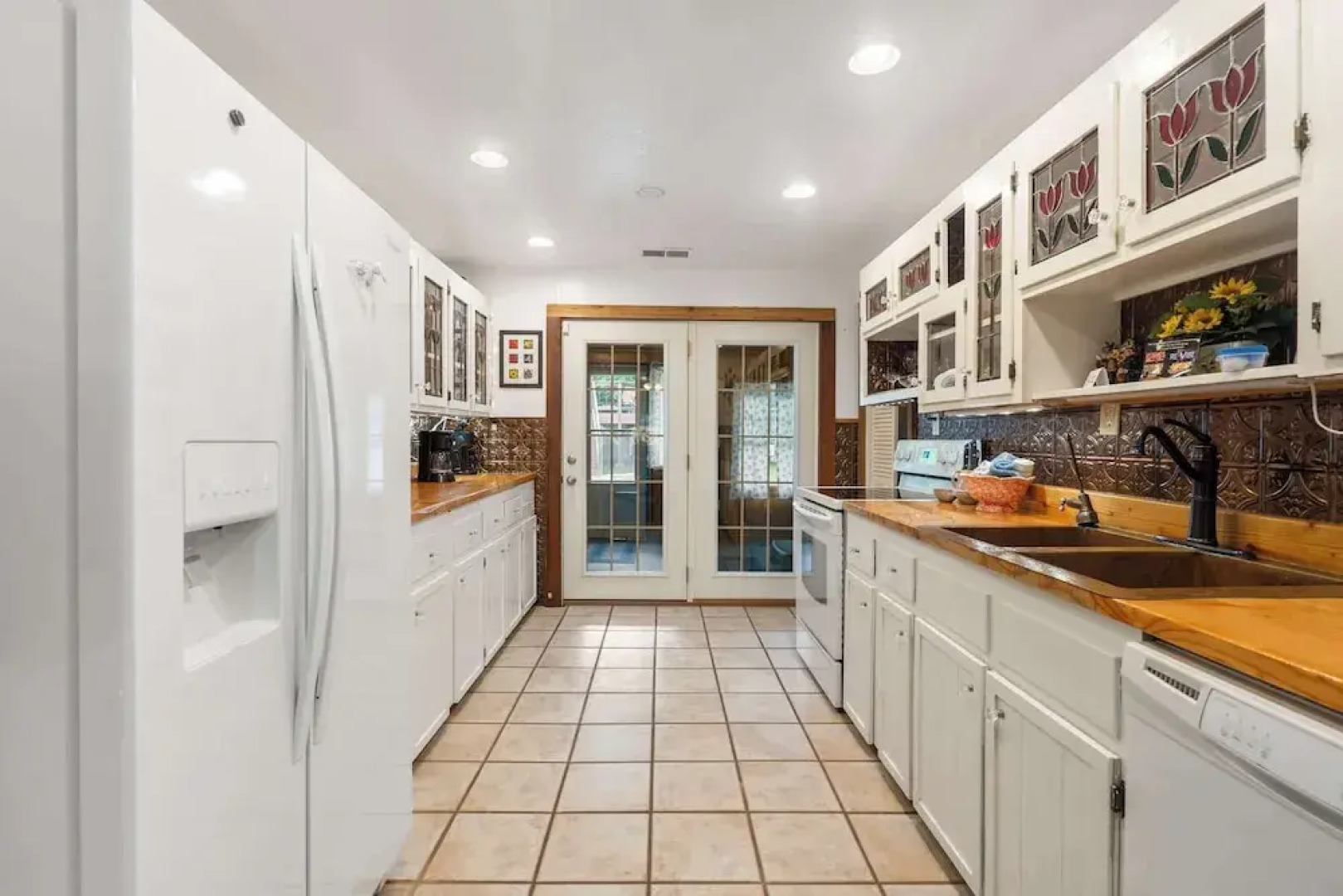 The Cozy Cottage Getaway - Private Pool & Hot Tub