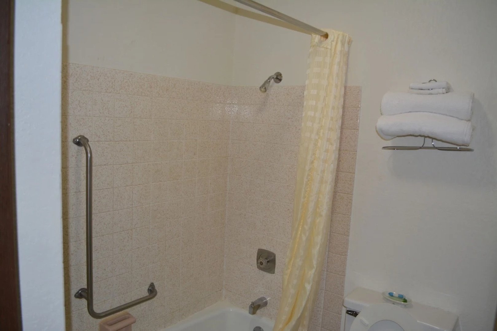 Bloomer Inn & Suites