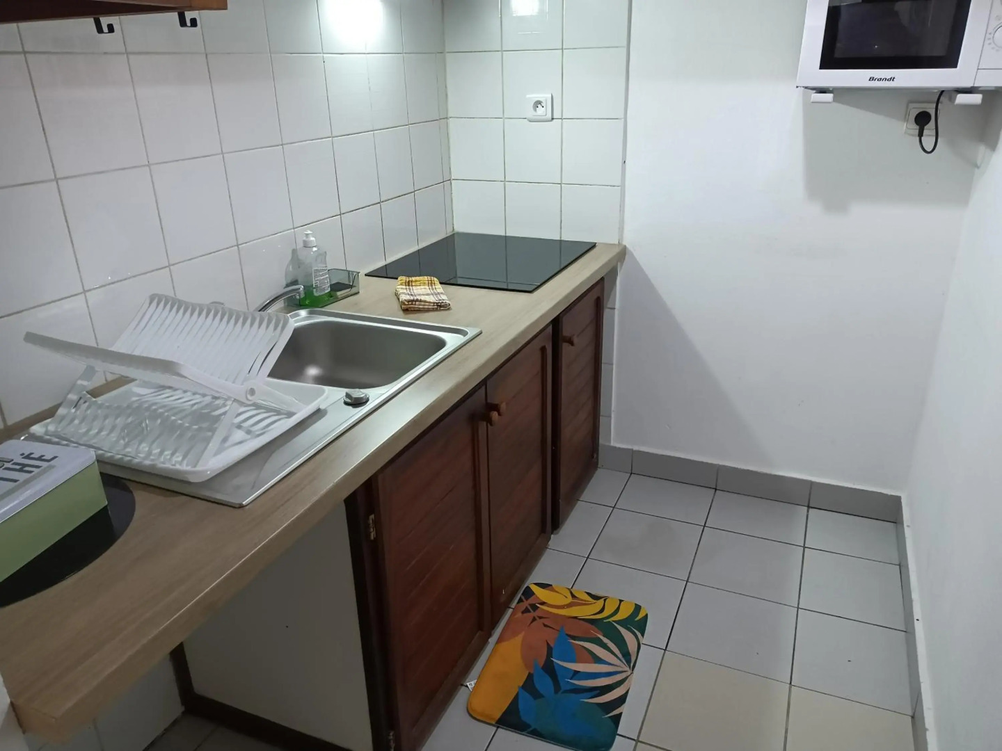 blue and yellow, appartement au calme, avec piscine, WIFI