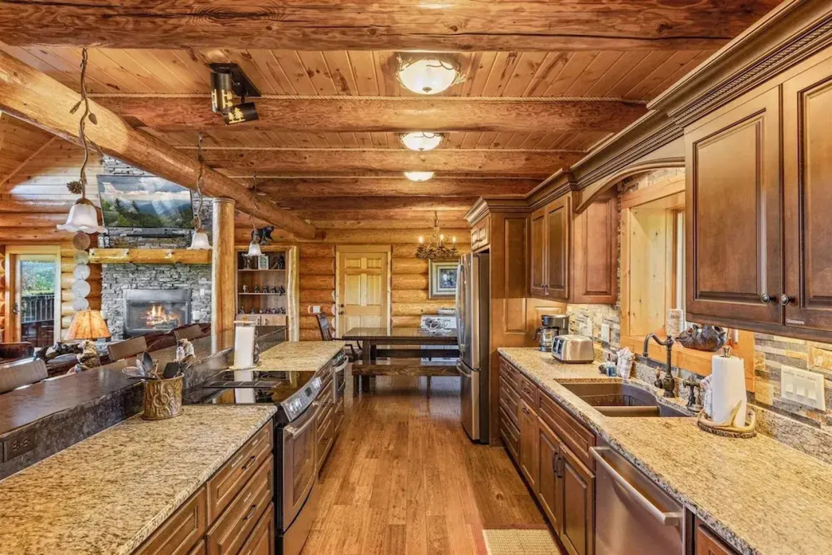 Paradise Point 4 Bedroom Cabin by RedAwning