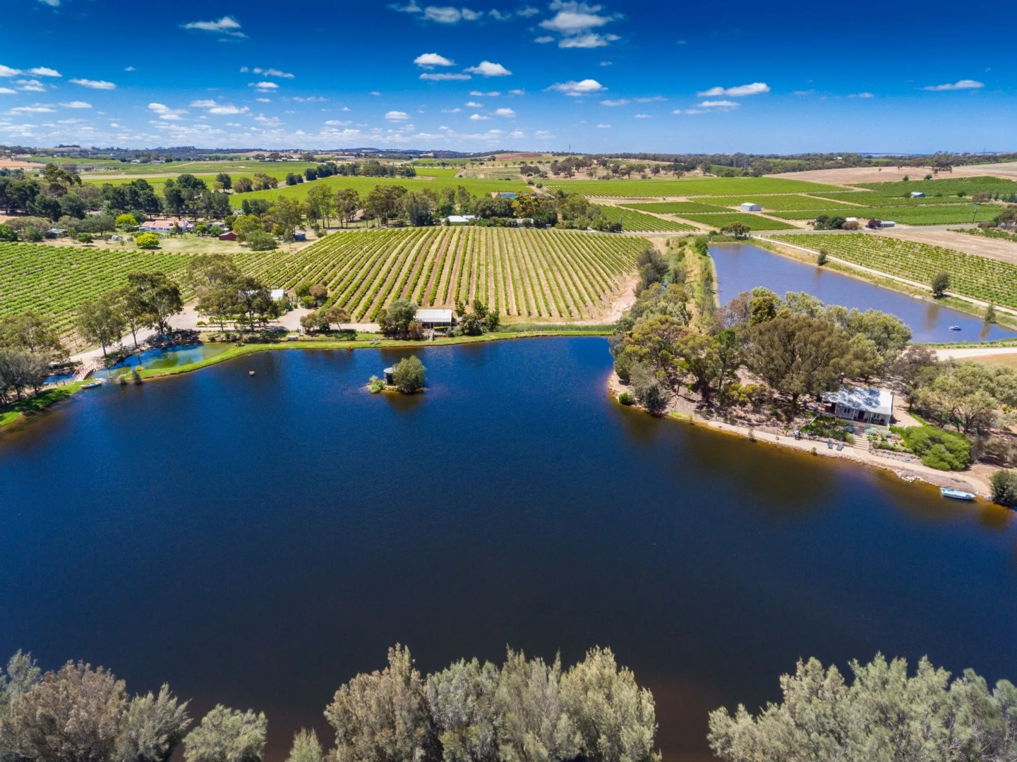 Stonewell Cottages & Vineyards