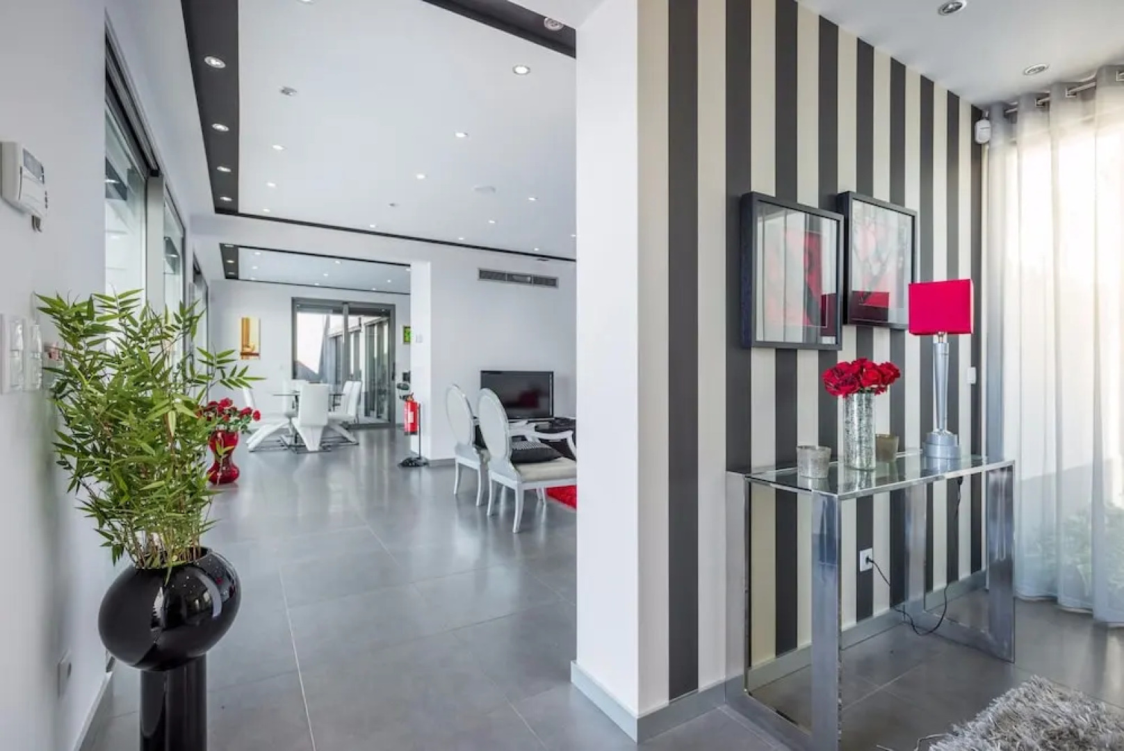 Villa São Lourenço by MHM