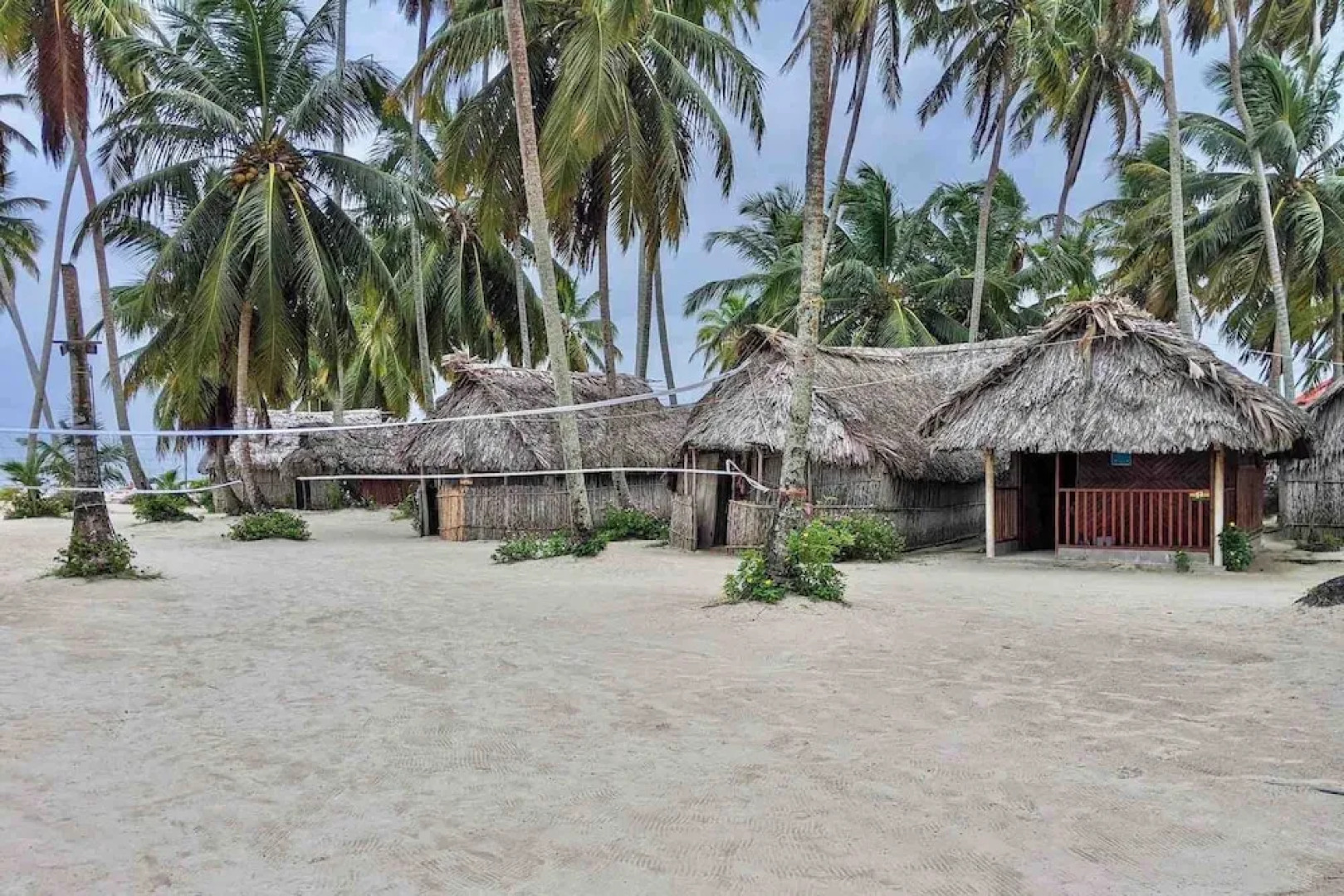 Cabins on paradise San Blas island
