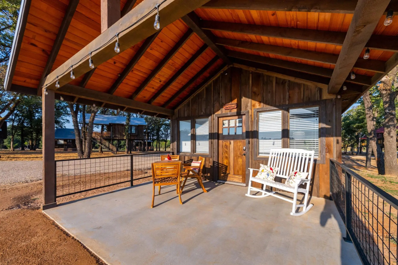 The Cardinal Cabin 15MIN to Magnolia & Baylor