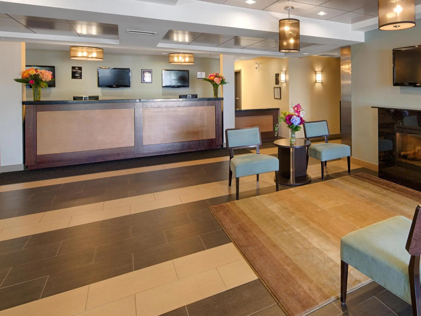 Best Western Thompson Hotel & Suites