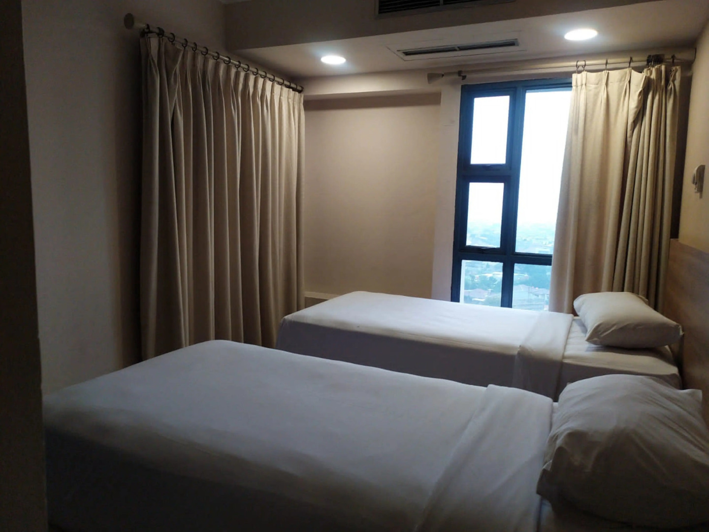 Grand Tropic Suites Hotel