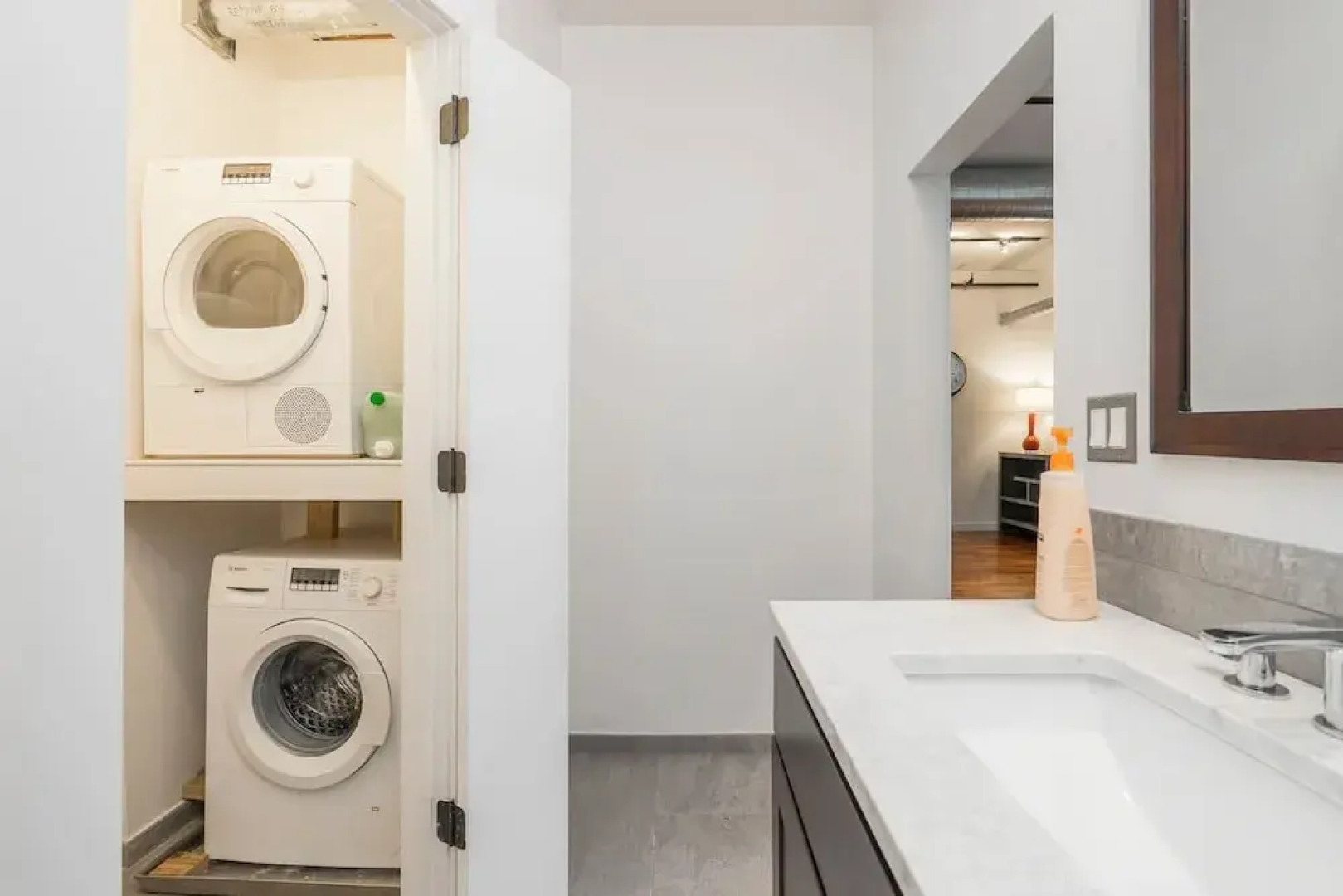 Luxurious Million-dollar Condo w/ Perfect Location