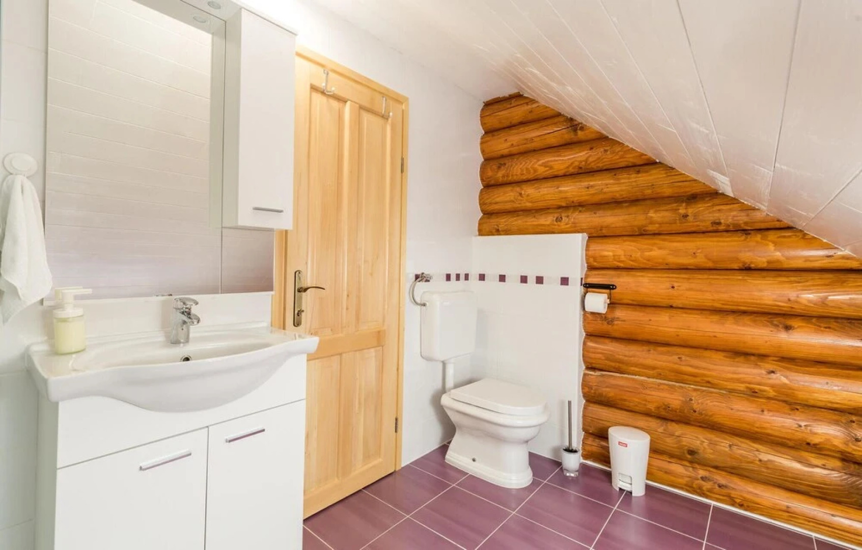 Awesome Home in Otocac With 4 Bedrooms and Wifi