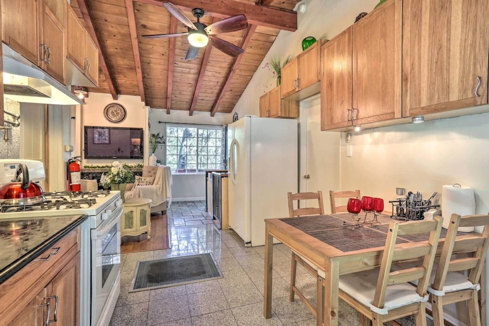 1 Mi to Lake Gregory: Boho Crestline Cabin