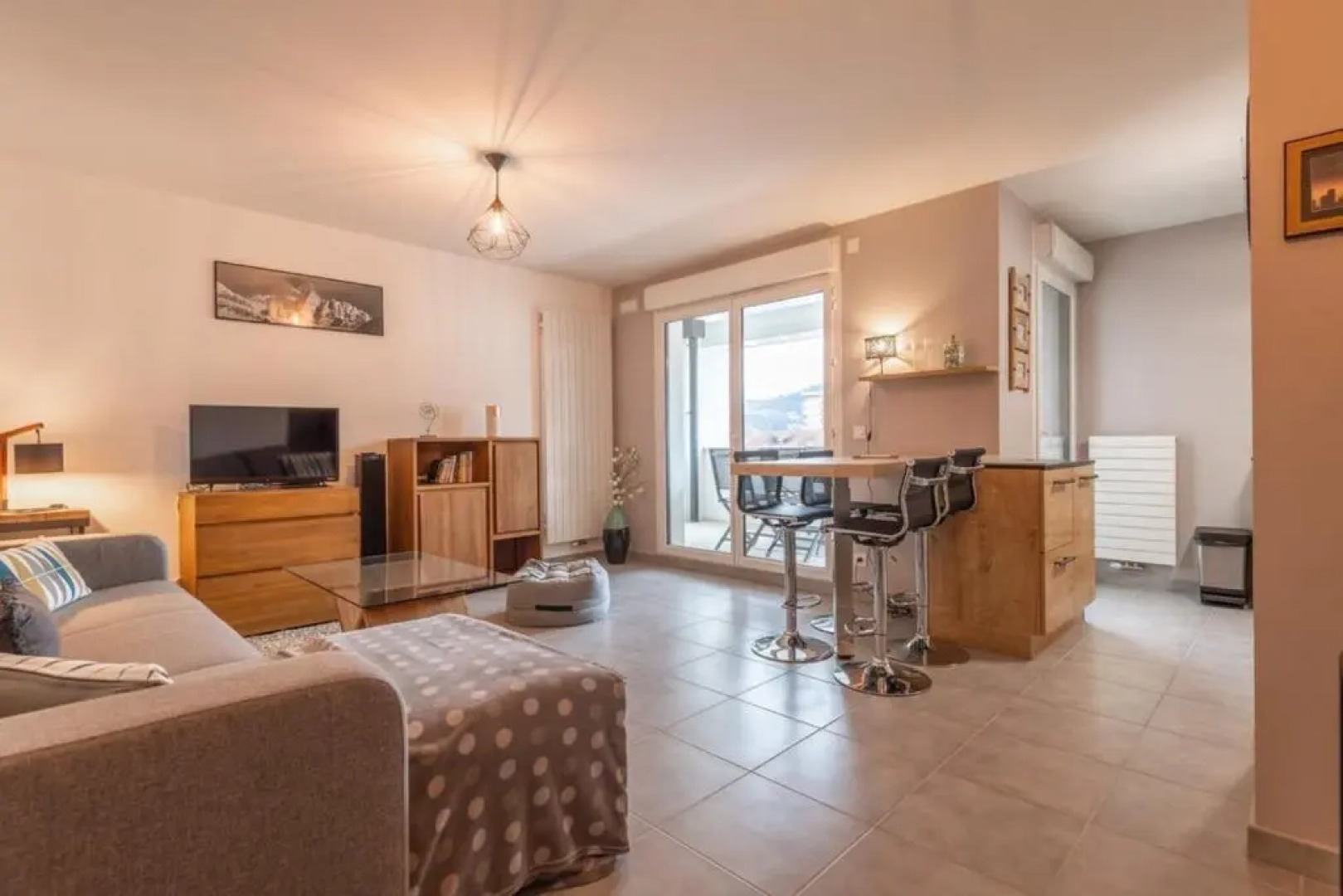 Apartment with balcony near downtown