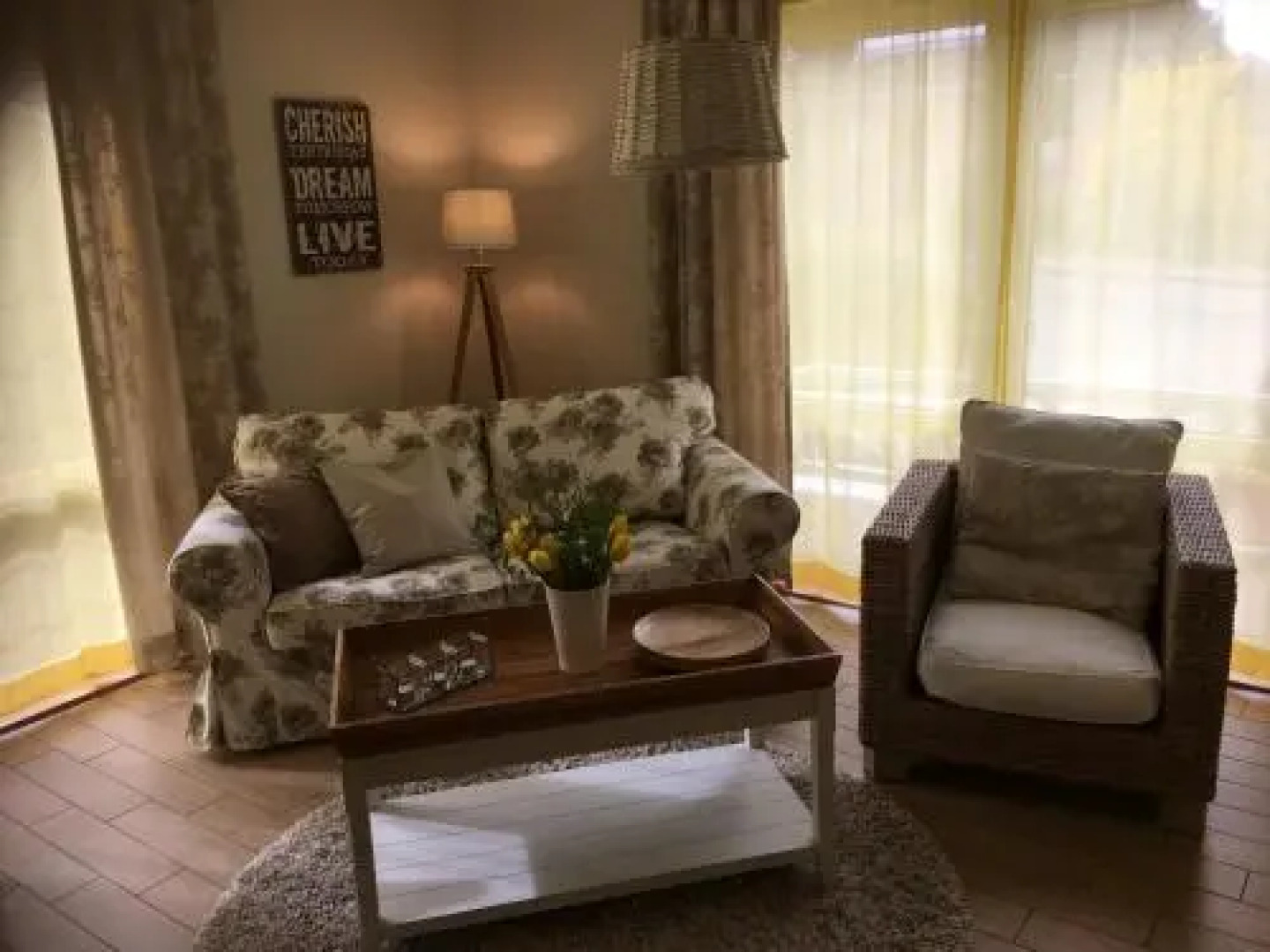 Seaside Apartments - Sandy Gold