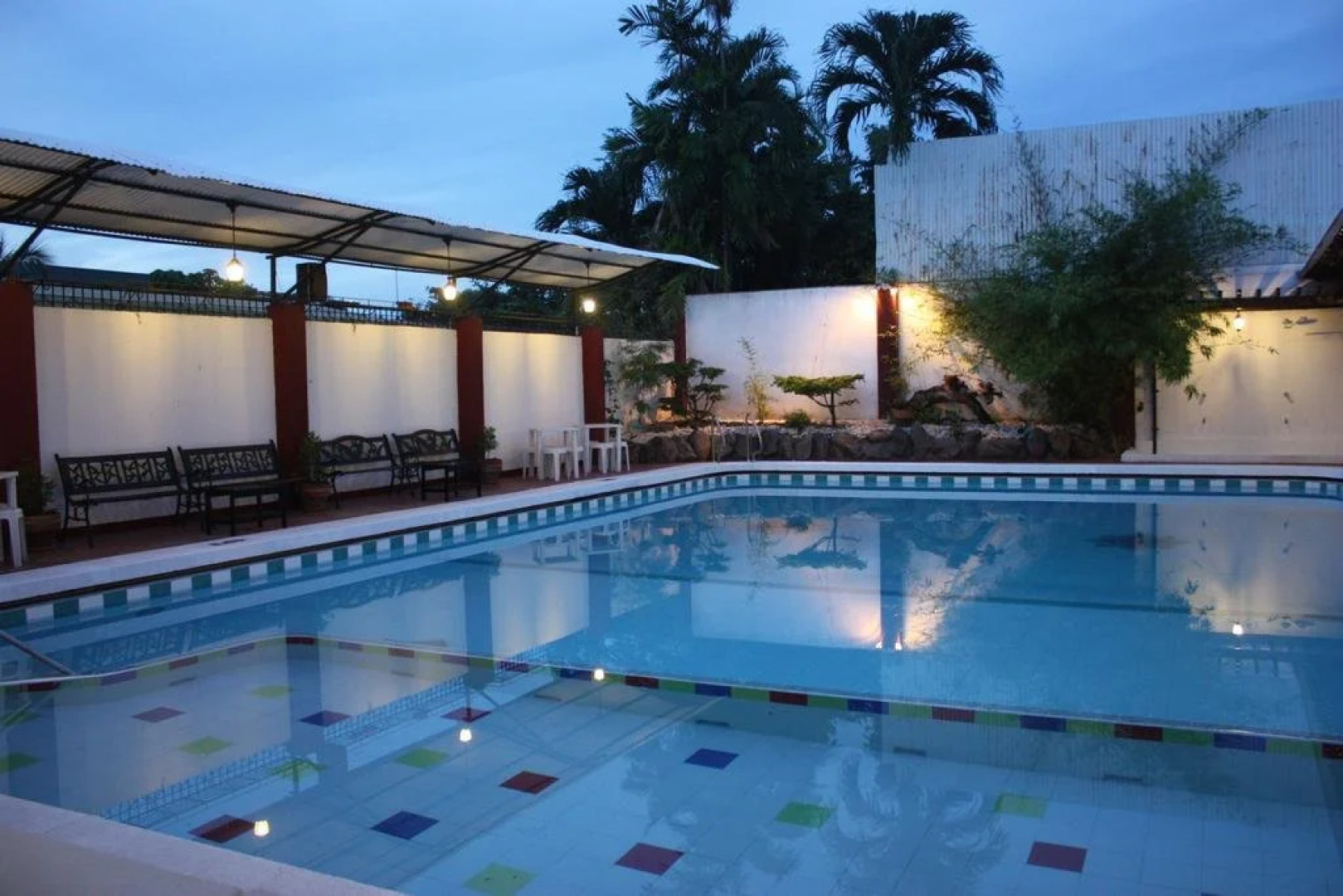 La Piscine Bed And Breakfast