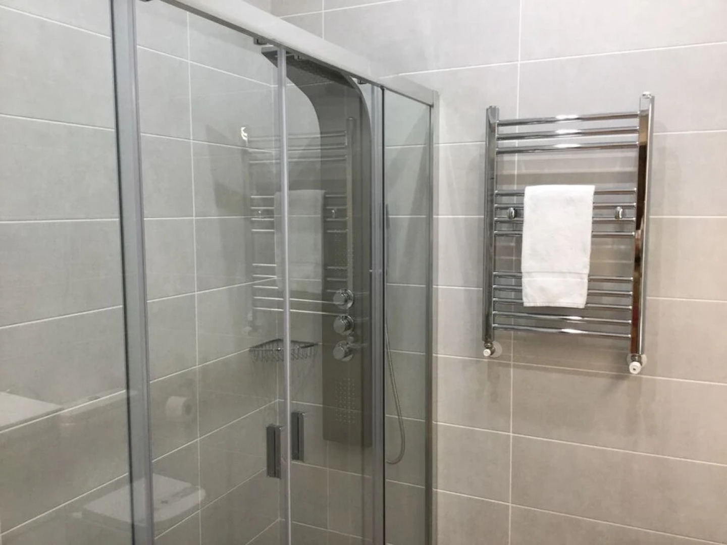 Downtown by Forever Rentals Superior Apartment With 2 Bedrooms. Parking and Wifi