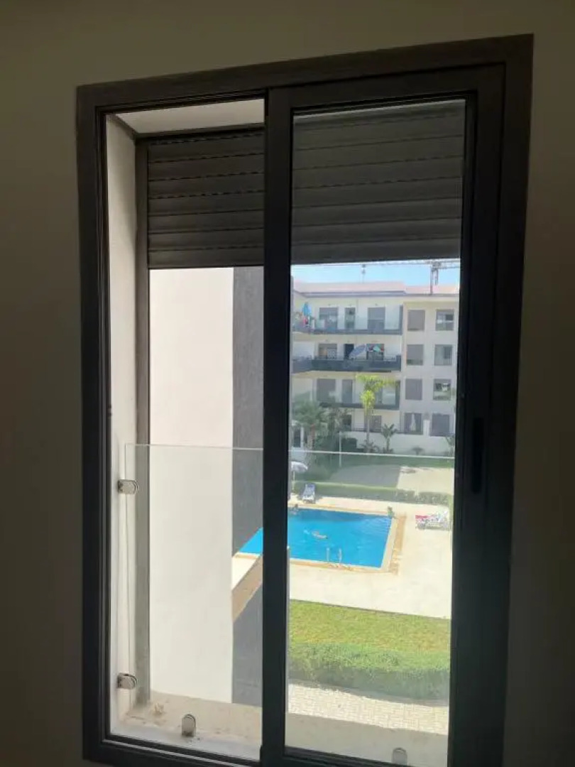 Apparemment avec piscine près de la plage