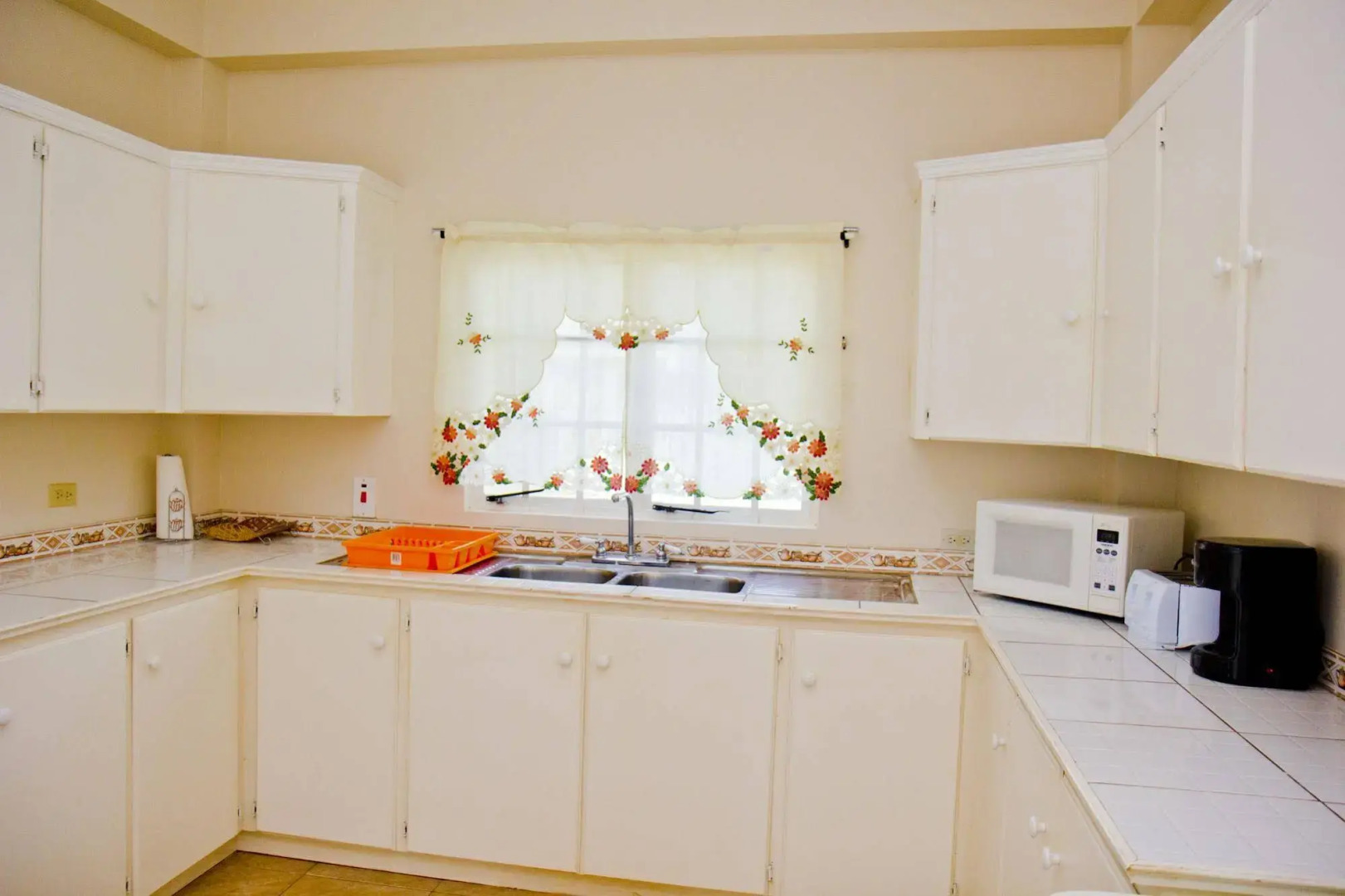 Port of Spain Breezy Guest Apartment