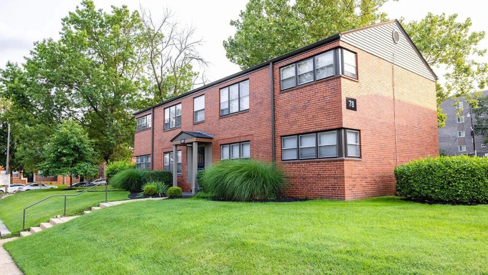 Comfortable 1BR APT With a 24-hour Fitness Center