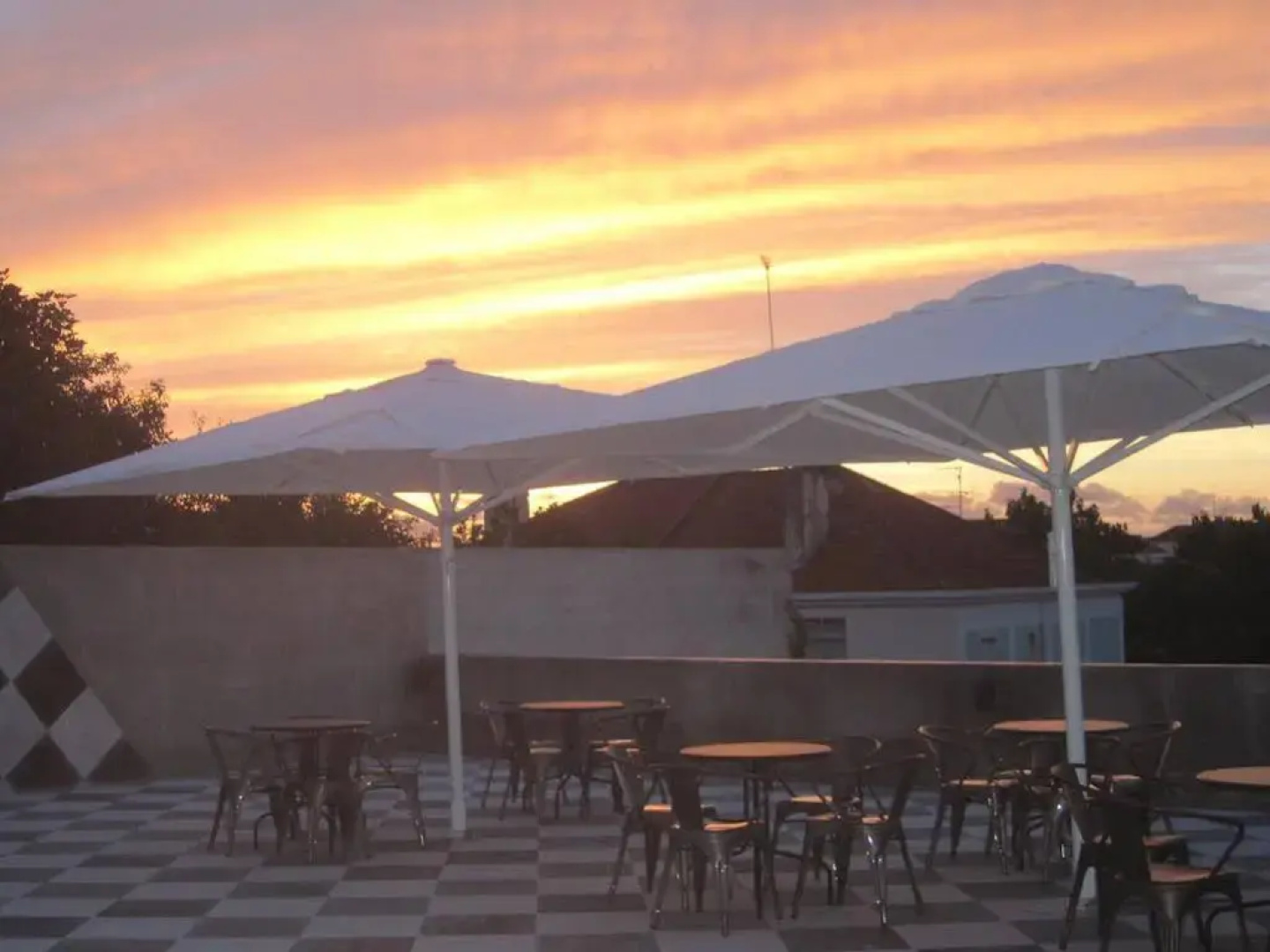 N1 Hostel Apartments & Suites