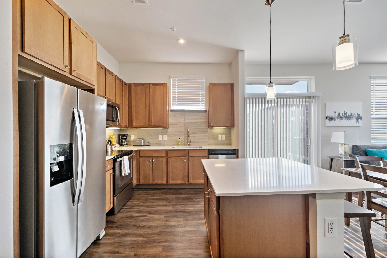 Downtown Location- Parking, Gym, Pool! Modern, Deep Cleaned Apt!