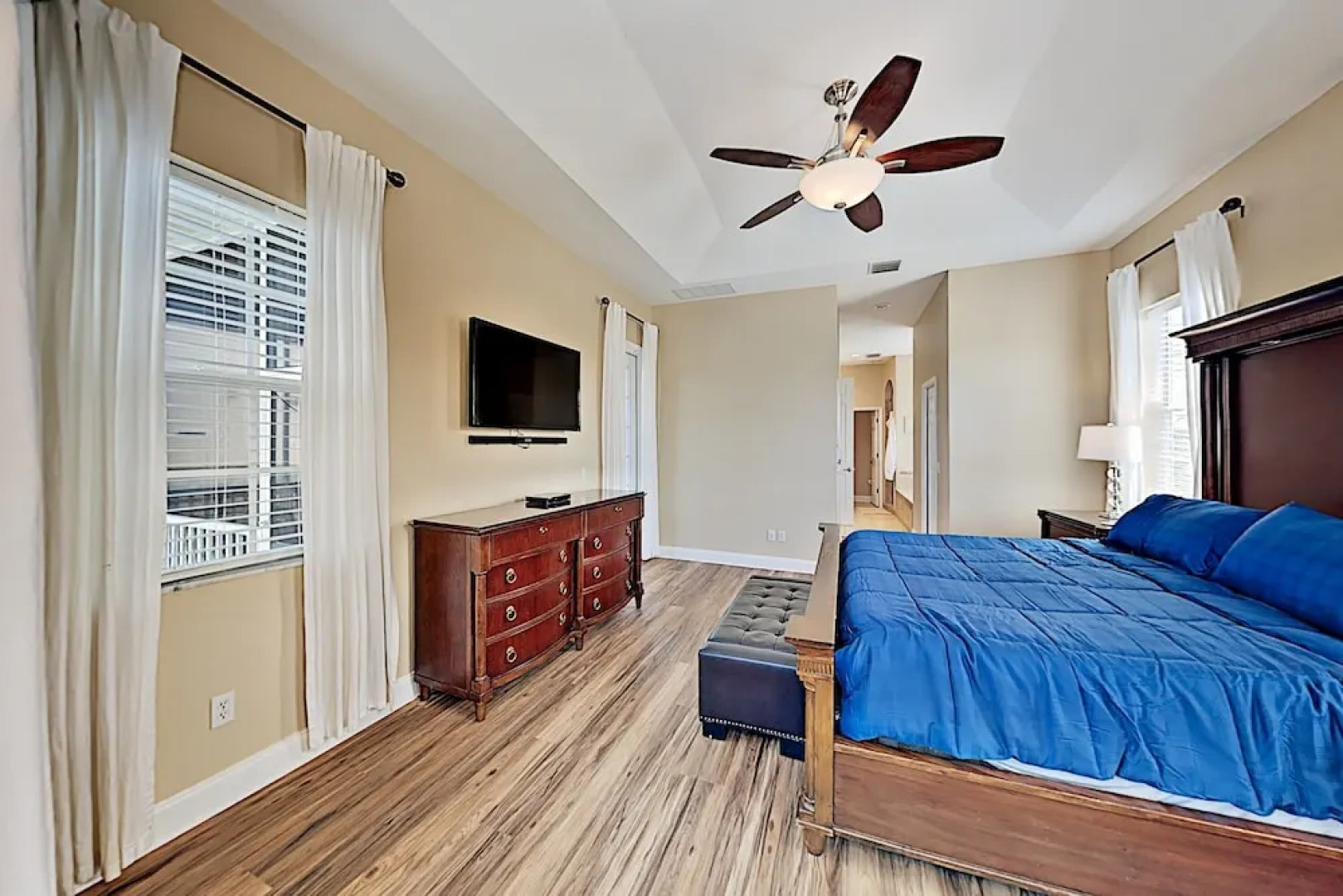 Immaculate Canal W/ Pool, Dock & Game Lounge 4 Bedroom Home