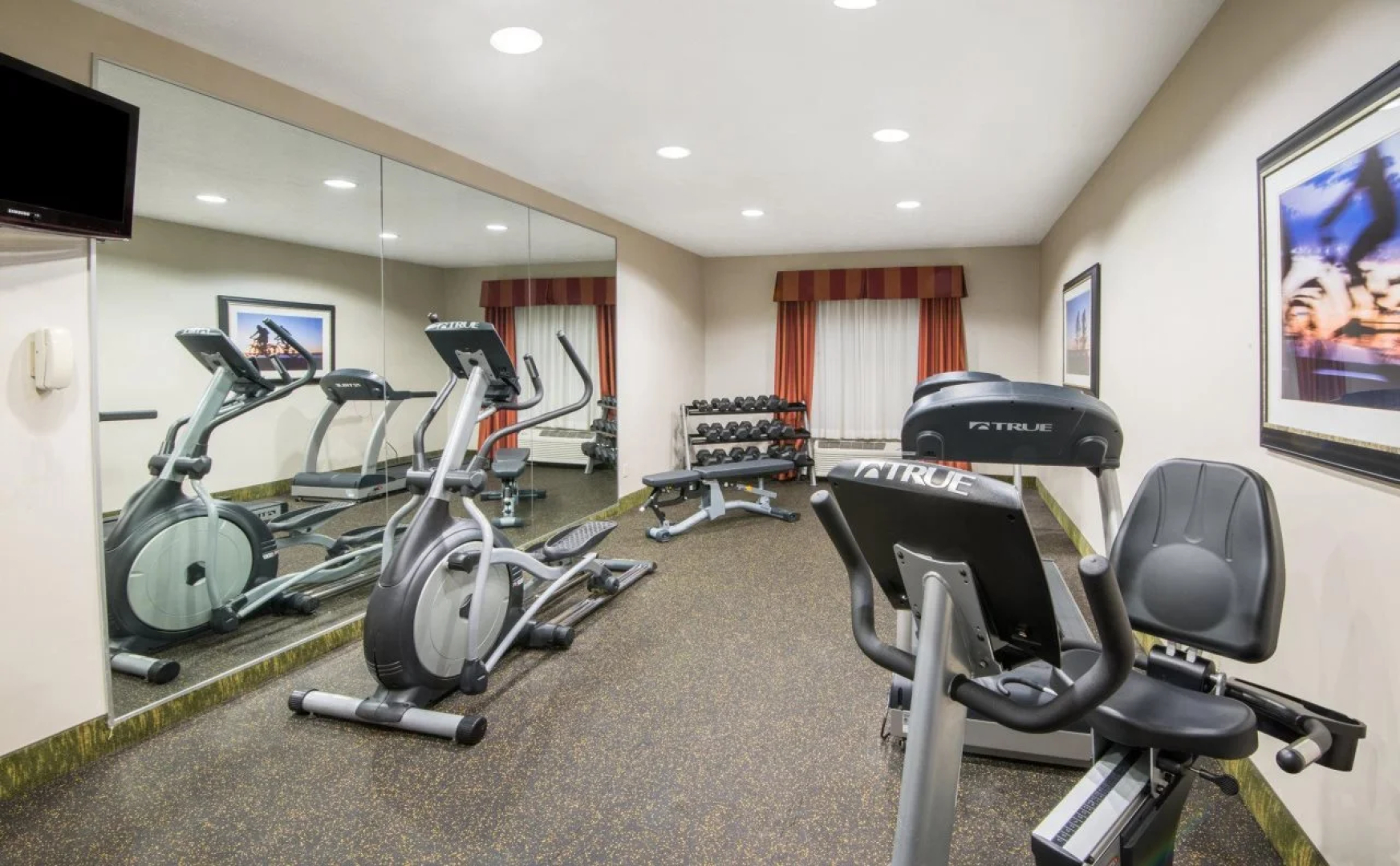 Holiday Inn Express Cleveland Airport - Brookpark by IHG