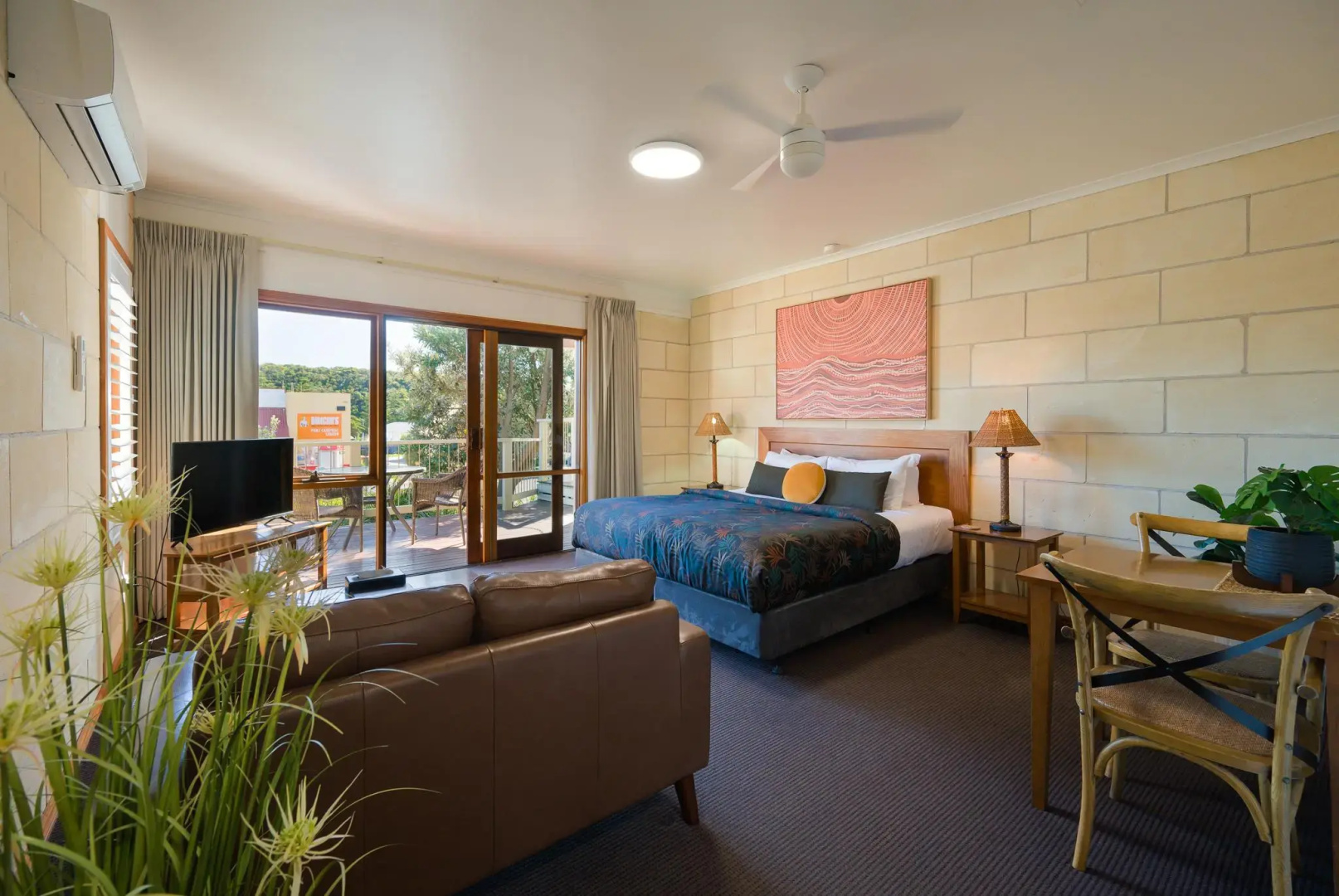 Loch Ard Motor Inn