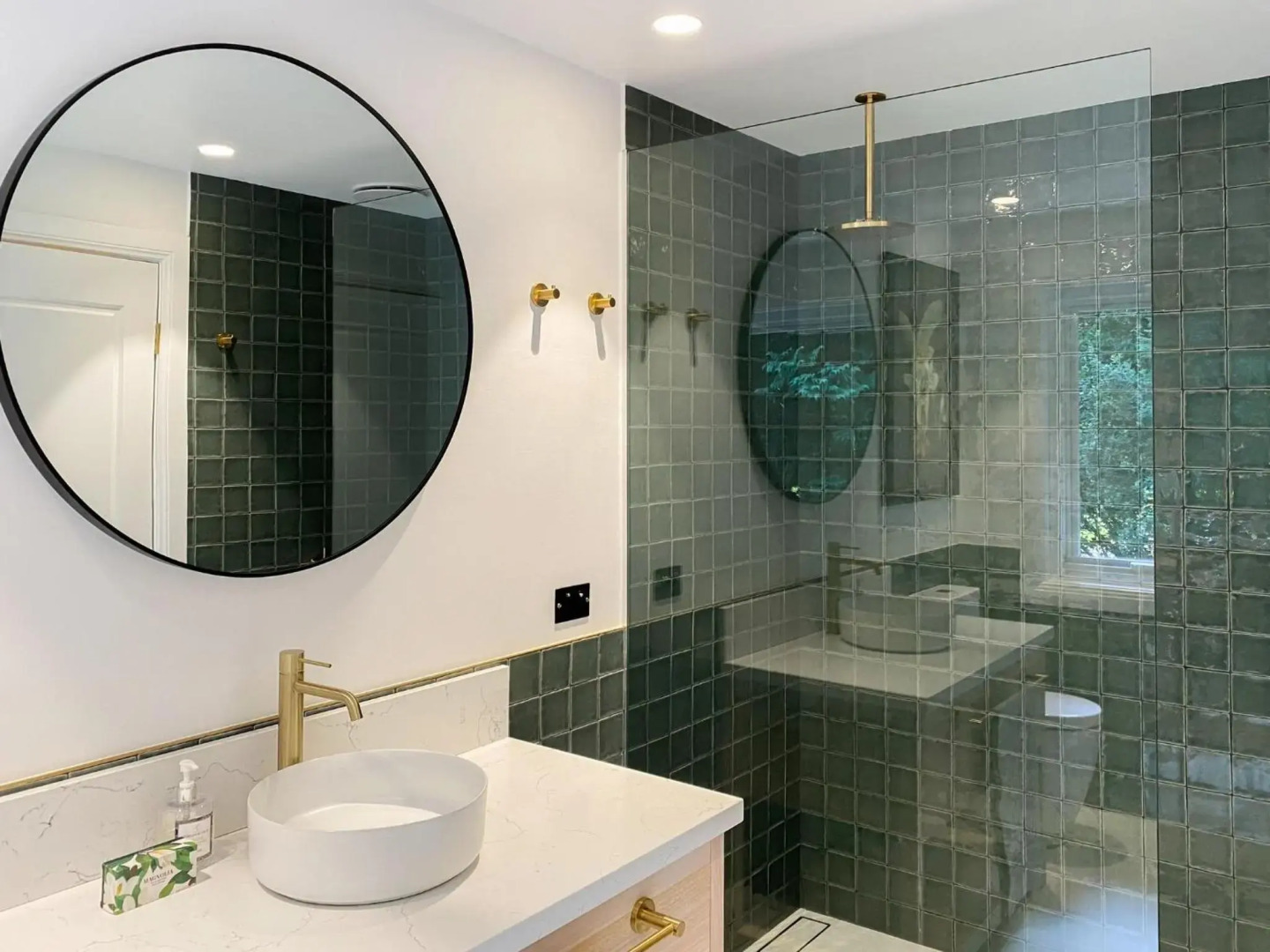 KEVALIER PARK Berry 4pm check out Sundays