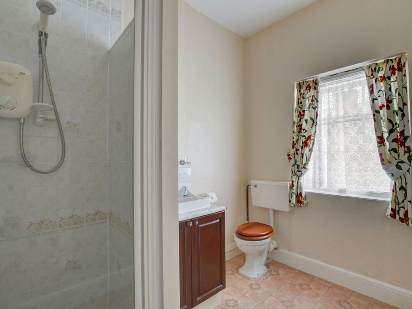 Stunning, Luxury Holiday Home With Covered Swimming Pool and Billiards Table in Barnstaple