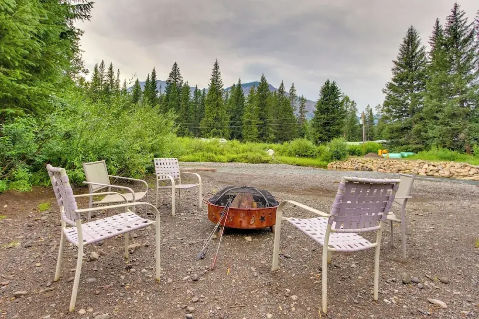 Scenic Montana Cabin Rental ~ 1 Mi to Yellowstone!